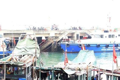 Liên tiếp bắt giữ tàu khai thác hải sản trái phép trên vịnh Hạ Long