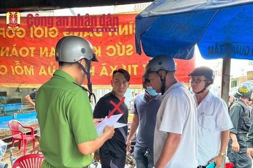 Bắt 'Hiếu gà', hung thần cho vay lãi nặng ở chợ Sóc Trăng