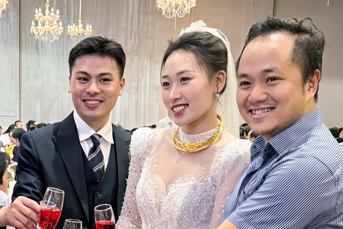 Bác sỹ Hà Nội bất ngờ được mời ăn cưới nữ bệnh nhân 6 năm trước