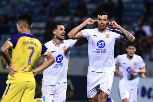 Nam Định vững ngôi đầu V-League