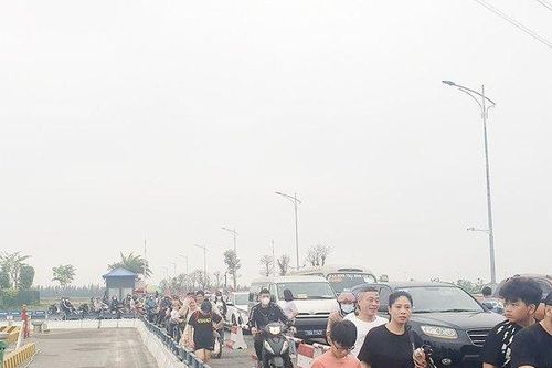 Hải Phòng: Bến phà Đồng Bài ra đảo Cát Bà ùn tắc dịp cuối tuần