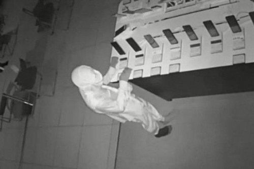 Điện máy Xanh bị trộm 'hỏi thăm', cuỗm đi cả trăm triệu đồng