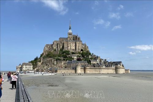Mont-Saint-Michel - Viên ngọc quý giữa biển khơi