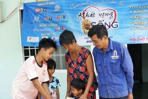 Đứa bé chưa kịp lớn