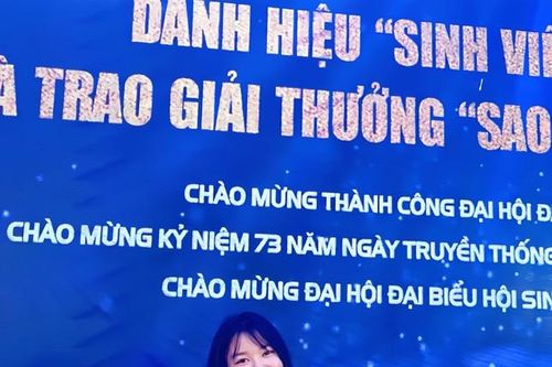 Nữ sinh Nghệ An dành trọn tình yêu cho Sư phạm Toán và công tác xã hội