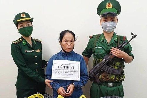 Hai nữ đối tượng bị bắt quả tang khi vận chuyển hơn 50kg thuốc nổ