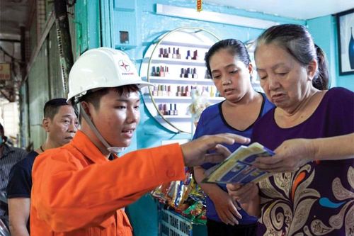 TP.HCM sắp tiêu thụ điện cao kỷ lục: Coi chừng tiền điện tăng bất ngờ!