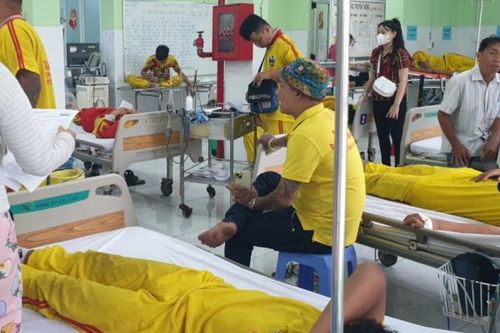 Hàng chục người nhập viện vì ăn bánh mì, bánh bao miễn phí