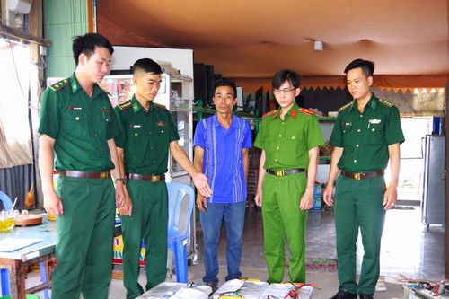 Phát hiện cơ sở tàng trữ trái phép các bộ dụng cụ kích điện tự chế