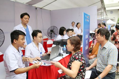 Hơn 1.000 người dân Thủ đô được khám sàng lọc bệnh tim mạch – thận