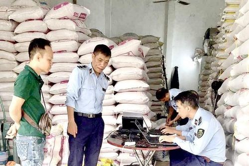 Hà Nội: Phát hiện hàng loạt cơ sở kinh doanh giả mạo thương hiệu Gạo Ông Cua