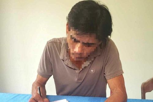 Gã đàn ông đánh 'vợ hờ' dã man giữa đường