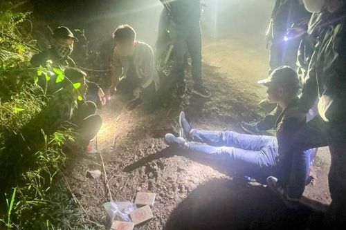 Bắt nhóm đối tượng vận chuyển 3 bánh heroin