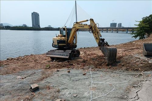 Yêu cầu hoàn thành xúc dọn đất đá, xà bần trên sông Hàn trong ngày 6/4