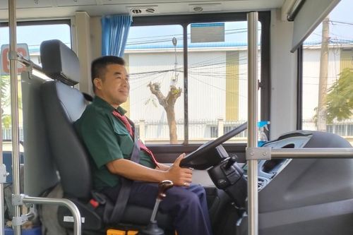 Người dân hài lòng với thái độ phục vụ của các nhân viên xe buýt