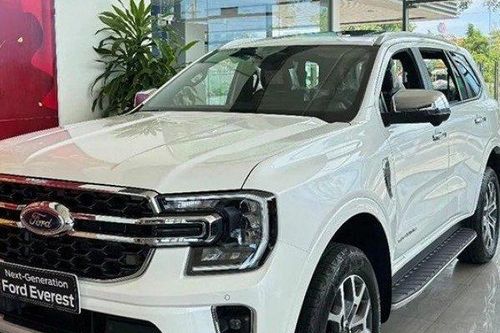 Ảnh thực tế Ford Everest 2024 tại đại lý Việt Nam, cắt giảm một số trang bị
