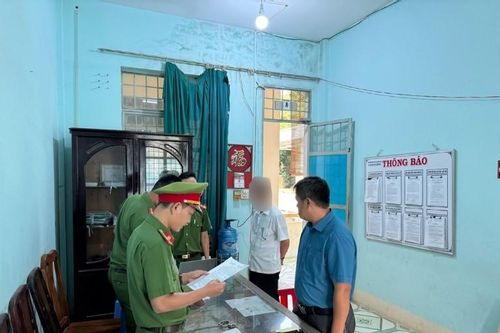 Bắt giám đốc văn phòng đăng kí đất đai tại Kon Tum