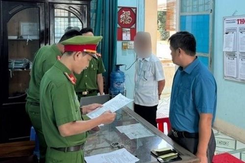 Bắt giám đốc văn phòng đăng ký đất đai ở Kon Tum cùng thuộc cấp