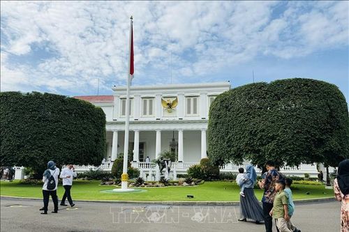 Cung điện Nhà nước Indonesia đón người dân tới mừng lễ Idul Fitri