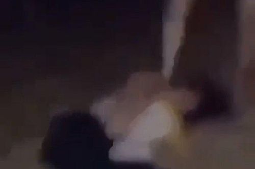 Xác minh sự việc nữ sinh bị lột áo đánh hội đồng rồi quay video