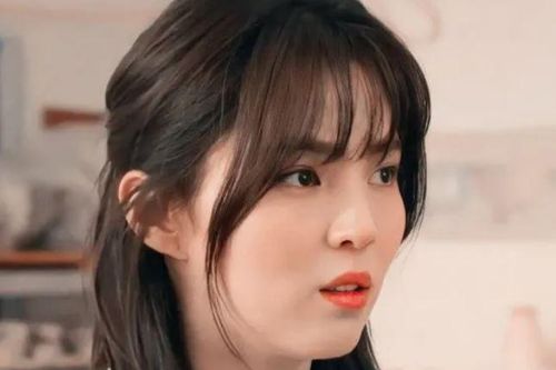Vừa hay tin thông gia nhập viện cấp cứu, mẹ chồng dúi cho tôi một túi tiền làm tôi run rẩy quỳ xuống xin lỗi