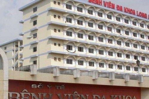 Nhân viên bệnh viện bị nhóm người lạ đánh trọng thương
