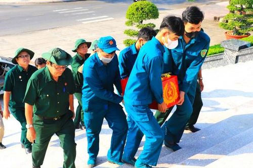 Đưa liệt sĩ quân tình nguyện hy sinh sau 46 năm về nghĩa trang quê nhà