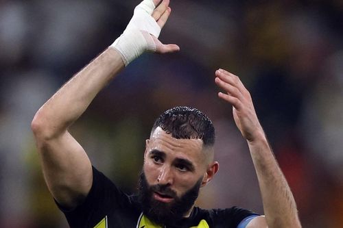 Đội của Benzema thảm bại