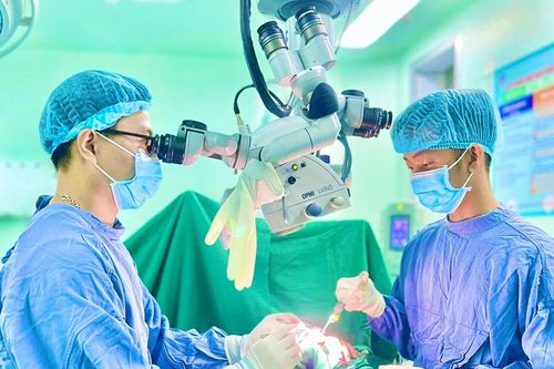 Nam thanh niên tự cắt mạch máu tay sau khi say