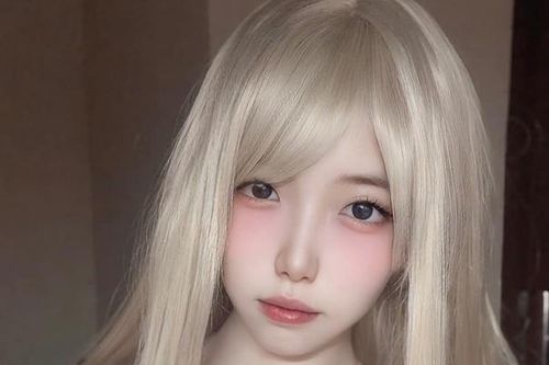 Hot girl Việt gây bão với 'tâm hồn tràn viền' trong màn cosplay mới