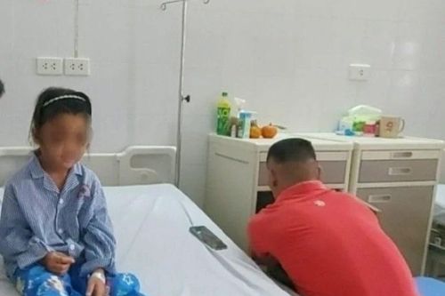 Quảng Ninh: Đình chỉ giảng dạy với nữ giáo viên dùng thước kẻ gõ đầu học sinh