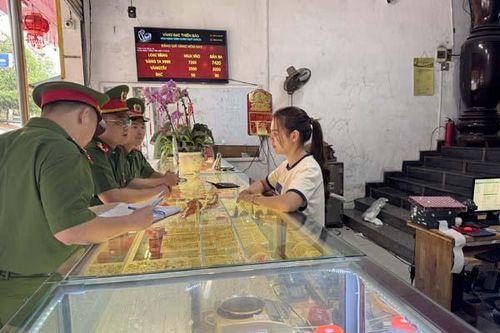Nhiều nạn nhân bị lừa hàng trăm triệu đồng từ 'bẫy' mua hàng qua điện thoại