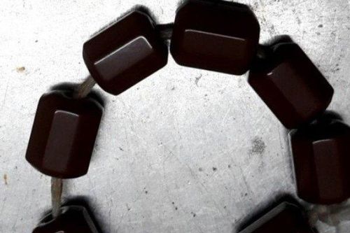 Hy hữu: Người phụ nữ nuốt trọn vòng đá vào bụng