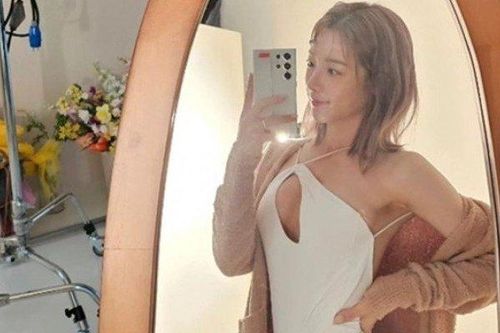 Nữ cầu thủ bóng đá sở hữu body quyến rũ hơn người mẫu