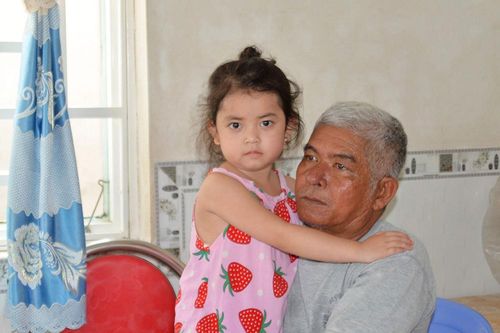 Hai mảnh đời bé nhỏ cần giúp đỡ