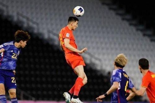 Độc lạ U23 Trung Quốc: Hàng công tịt ngòi, tung thủ môn vào đá tiền đạo
