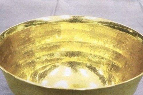 Hi hữu trộm bát vàng nguyên chất 65.000 USD chỉ để 'uống trà'