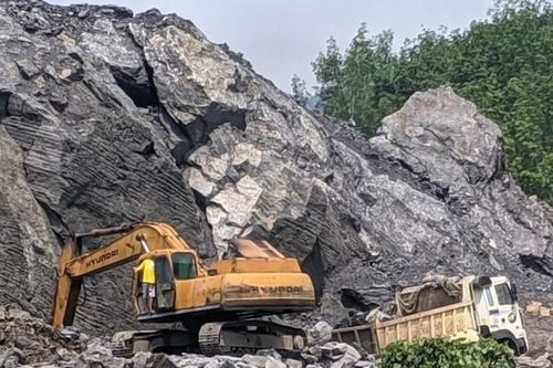 Thanh Hóa: Phát hiện hang động, tạm dừng khai thác khoáng sản tại mỏ đá vôi