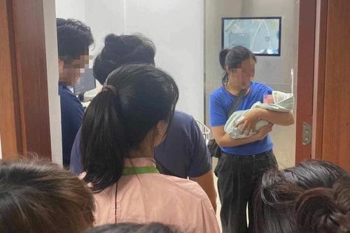 Bé gái 12 tuổi ở Hà Nội bị người hàng xóm xâm hại đã sinh con trai