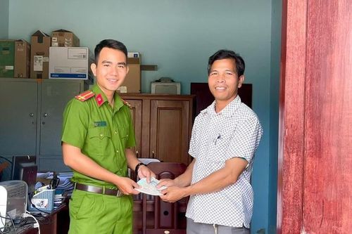 Cán bộ xã tốt bụng