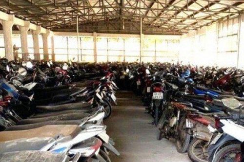 Tin tức 24h qua: Người vi phạm 'bị bắt là bỏ phương tiện', bãi giữ xe quá tải