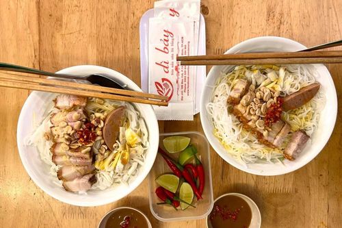 Điểm danh quán bún mắm nêm được yêu thích ở TP.HCM