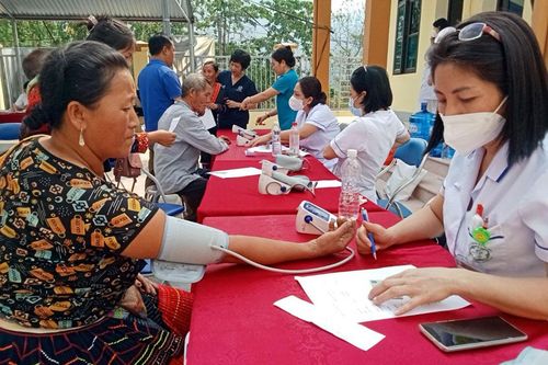 1.000 người dân được khám, cấp thuốc miễn phí