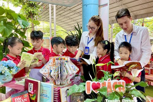 Gần 800 học sinh trường Tiểu học Lê Văn Tám tham gia Ngày hội đọc sách
