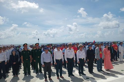 Mang trái tim đất liền đến với Trường Sa - Kỳ 6: Đảo chìm Cô Lin, ngọn lửa quyết tử còn cháy mãi