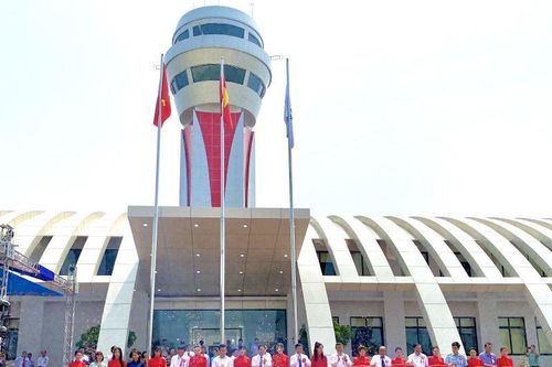 Khánh thành Đài Kiểm soát không lưu hình hoa ban độc đáo