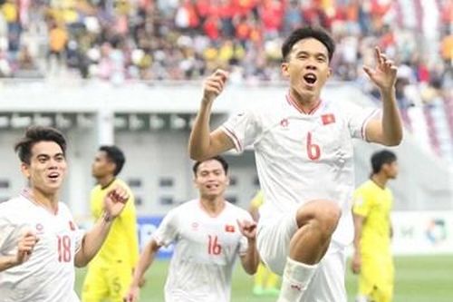 Thắng U23 Malaysia 2-0, U23 Việt Nam tiến gần tới tứ kết giải châu Á