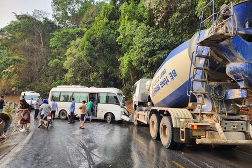 Xe bồn va chạm xe khách ở Điện Biên, 9 người bị thương