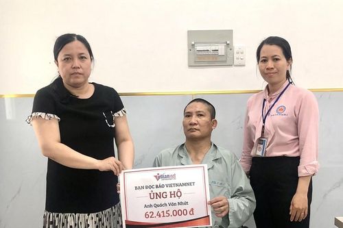 Trao hơn 62 triệu đồng đến anh Quách Văn Nhứt
