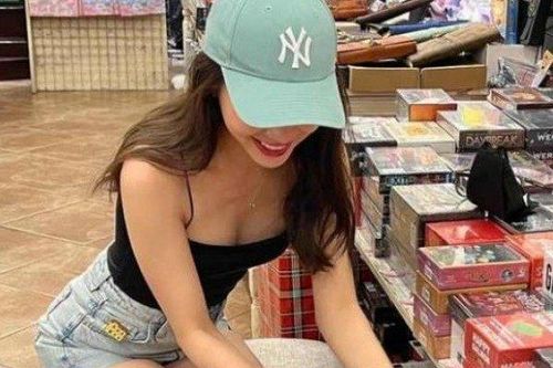 Chớm hè, người đẹp Sài thành diện quần siêu ngắn chống nóng, khoe chân dài trắng nõn